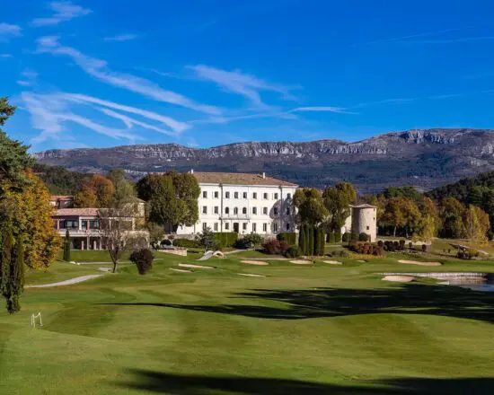 3 nuits à Lalpen Roc en Suite avec petit-déjeuner et 1 green fee par personne (Chateau de Taulane Golf Club)