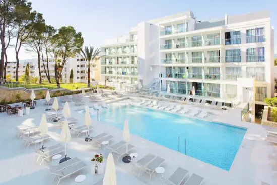 3 nuits avec petit-déjeuner à l'hôtel Reverence Life, y compris un green fee par personne (Golf Santa Ponsa I)