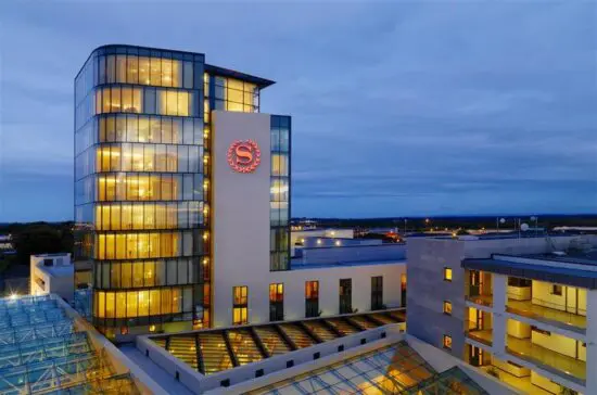 3 nuits avec petit-déjeuner au Sheraton Athlone Hotel, y compris un green fee par personne (Glasson Golf Club)