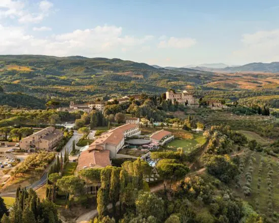 5 nuits avec petit-déjeuner à Castelfalfi avec golf illimité et dégustation de vin Chianti à San Gimignano