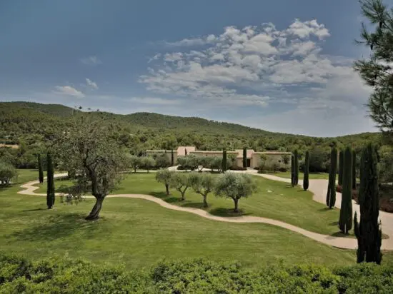 5 Übernachtungen mit Frühstück im Castell Son Claret und zwei Greenfees pro Person (Golf Club Andratx und Golf Santa Ponsa I).