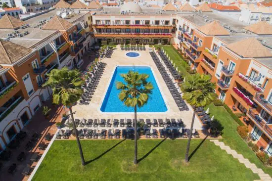 5 nuits avec petit-déjeuner à l'hôtel Vila Gale Tavira, y compris 2 green fees par personne (Quinta da Ria et Monte Rei Golf)