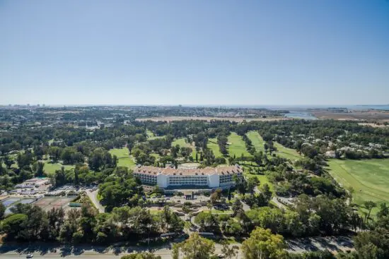 5 Übernachtungen mit Frühstück im Penina Hotel & Golf Resort mit 5 Greenfees (3 auf dem Sir Henry Cotton Championship Golf Course + 2 auf dem Resort oder Academy Golf Course)