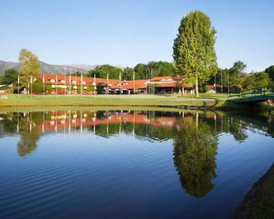 5 Übernachtungen mit Frühstück im Principi di Piemonte UNA Esperienze inklusive 2 Green Fees pro Person (Club de Golf Royal Golf I Roveri & Le Fronde Golf Club)