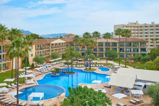 7 Übernachtungen im CM Mallorca Palace Hotel mit Frühstück und 3 Greenfees pro Person (1x Pula Golf, 1x Son Servera Golf Club, 1x Canyamel Golf)