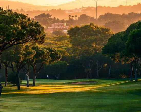 7 Nächte im Hilton Vilamoura mit Frühstück und 4 Green Fees (Dom Pedro: 1x Old, 1x Millennium, 1x Victoria, 1x Pinhal)