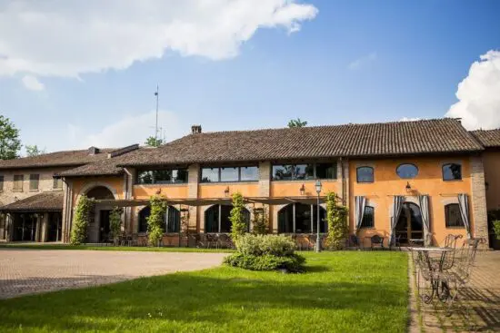 7 Übernachtungen mit Frühstück im Relais Cascina Scottina inklusive 3 Greenfees pro Person (Croara Country Club)