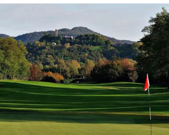 6 Übernachtungen in der Foresteria Asolo, Frühstück und ein Abendessen. Greenfee unlimited