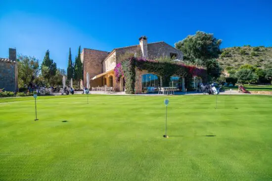 7 Übernachtungen im Pula Golf Resort mit Frühstück, unbegrenztes Golfen in Pula Golf und 1 GF pro Person im GC Son Servera