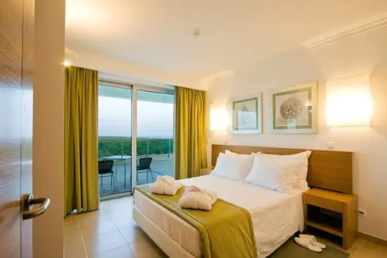 3 nights at Monte Gordo Hotel Apartamentos & Spa with 1 green fee (Castro Marim Golfe and Country Club)