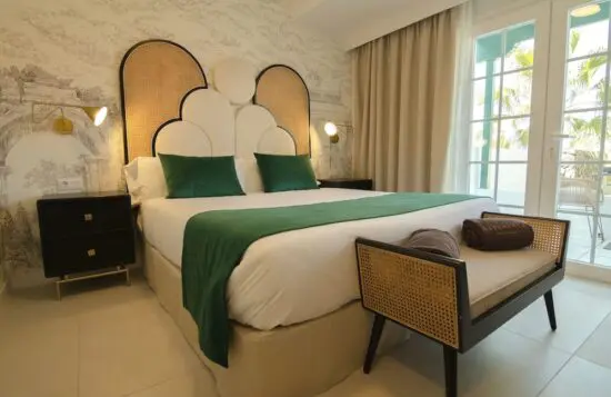 7 nights at the Hotel Estefania Boutique Suites, 3 green fees and car hire