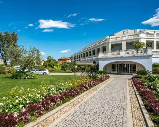 5 Übernachtungen im Palace Hotel Desenzano mit Frühstück und 2 Greenfee (Golf Club Verona, Arzaga Golf Club)