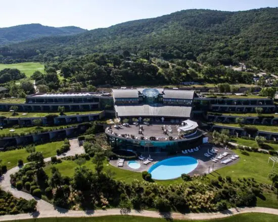 5 noches en Argentario Golf & Wellness Resort con desayuno y 2 greenfees (Argentario Golf Club, Golf Club Punta Ala)